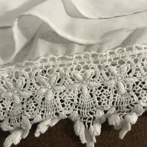 Ruffled, lace white camisole crop top. - Picture 5 of 7